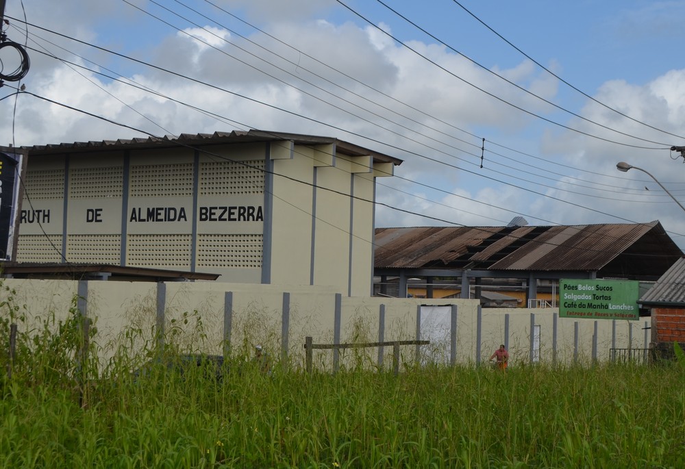 Quadra poliesportiva de escola pública do AP destelhada por ventanias deve ser reformada